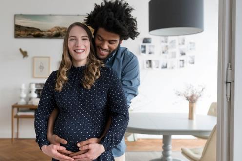 pregnant women with partner both feeling bump movements
