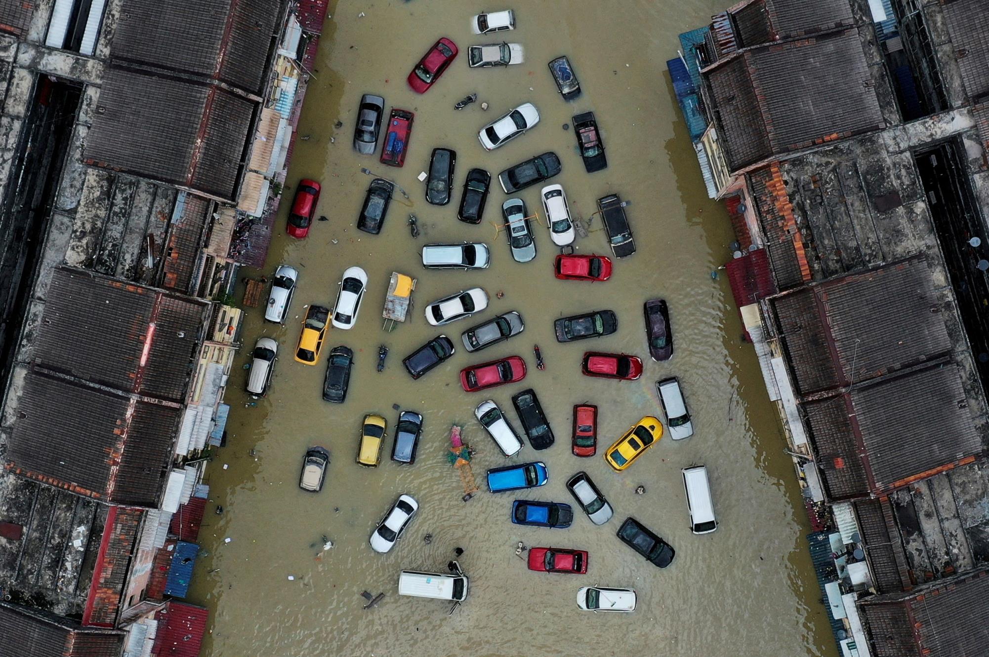 政府报告:马来西亚洪灾造成近20亿新元损失