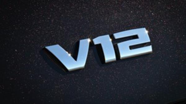 宝马最新的Final V12系列庆祝的是它将建造的最后一辆V12