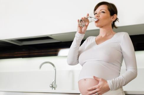 怀孕时在国外喝自来水安全吗?