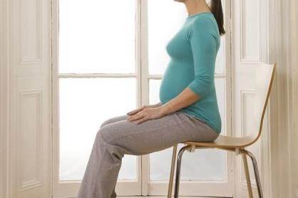 你怀孕时的锻炼——伸展腿