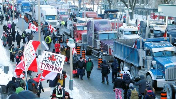 加拿大数千人抗议新冠疫苗命令，卡车司机封锁了通往美国的高速公路