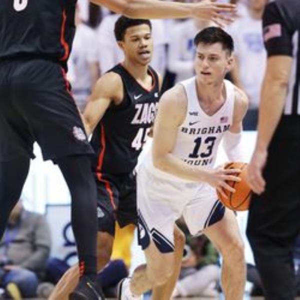 Brigham Young Cougars guard Alex Barcello (13) is defended by Go<em></em>nzaga Bulldogs guard Julian Strawther (0) in Provo on Saturday, Feb. 5, 2022.