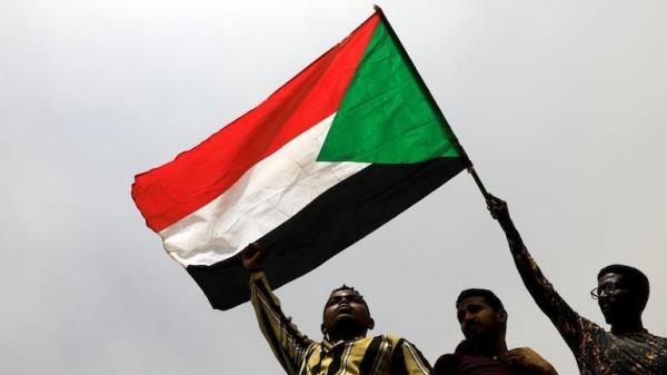 在苏丹的维持和平设施内，军队和武装团体之间爆发了致命的冲突。