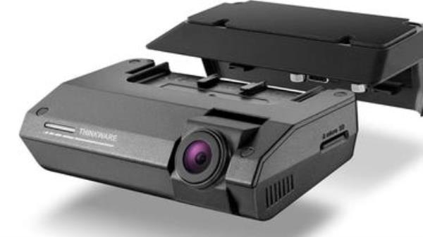 Thinkware F790仪表盘摄像头评论:不引人注目的道路卫士与优秀的视频质量