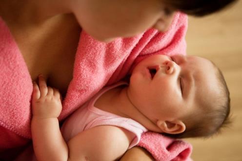 你的宝宝的睡眠模式-你在第一年可以期待的