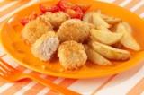 homemade-chicken-nuggets-with-baked-potato-wedges_17579