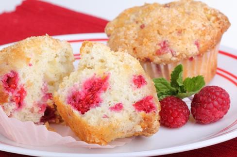 apple-and-raspberry-crumble-muffins_58195