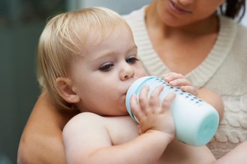 sterilising-baby-bottles-for-feeds_202782