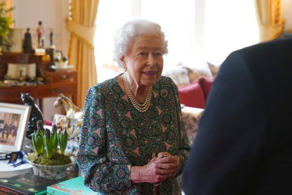 Queen Elizabeth II has mild symptoms and will co<em></em>ntinue with duties.