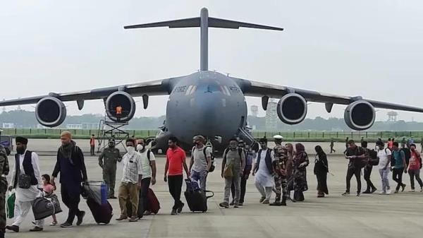印度空军的C-17和IL-76运输机待命，疏散印度公民