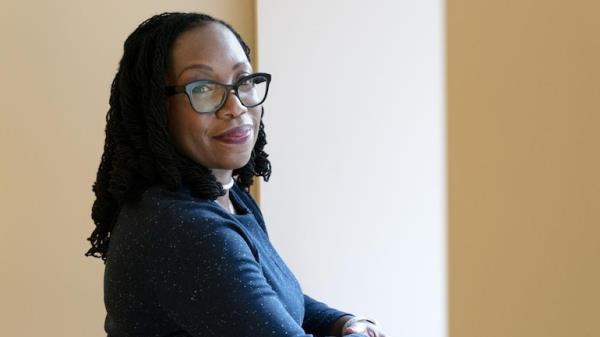 拜登提名克坦吉·布朗·杰克逊法官为美国最高法院第一位非裔女性法官