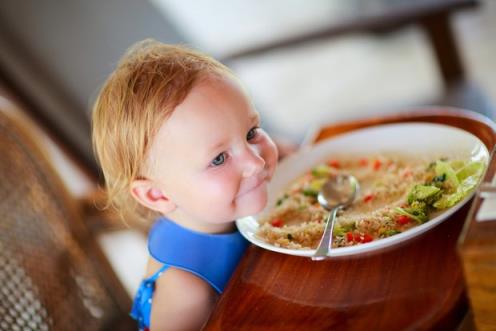 why-your-toddler-misbehaves-in-restaurants_16364