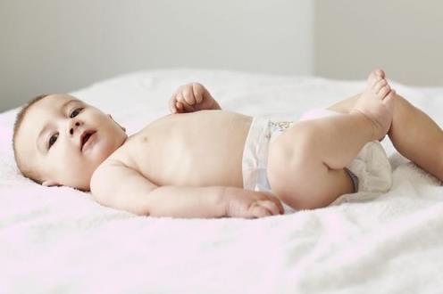 top-tips-on-dressing-and-undressing-your-wriggly-baby_4634