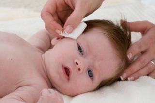 how-to-top-and-tail-your-baby_70327