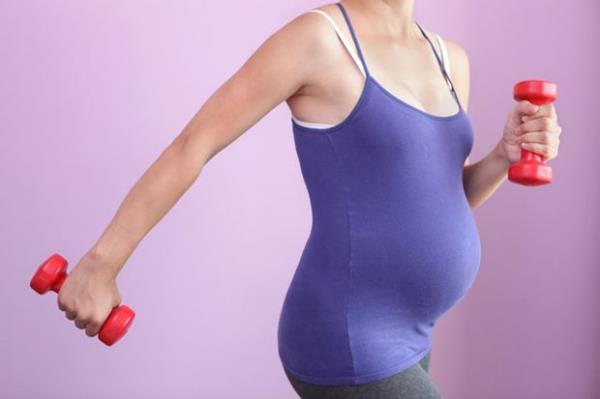 怀孕时工作-健身教练