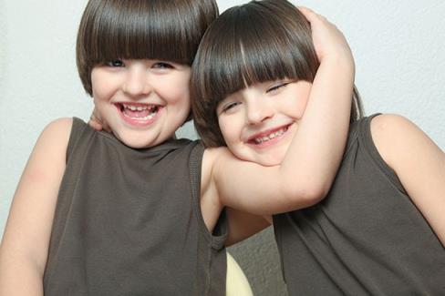would-you-dress-twins-the-same-and-siblings_twins