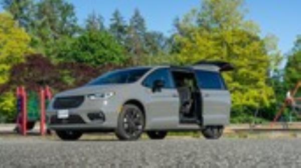 Minivan Review: 2023 Chrysler Pacifica Limited AWD