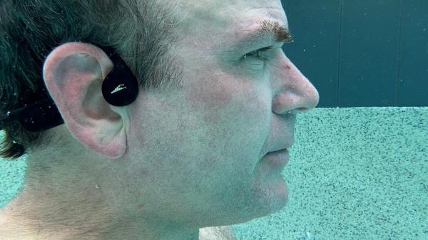 我最喜欢的游泳骨传导耳机的音频刚刚得到了重大升级