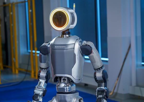 波士顿动力公司最新的Atlas机器人确实有一些(令人毛骨悚然的)动作